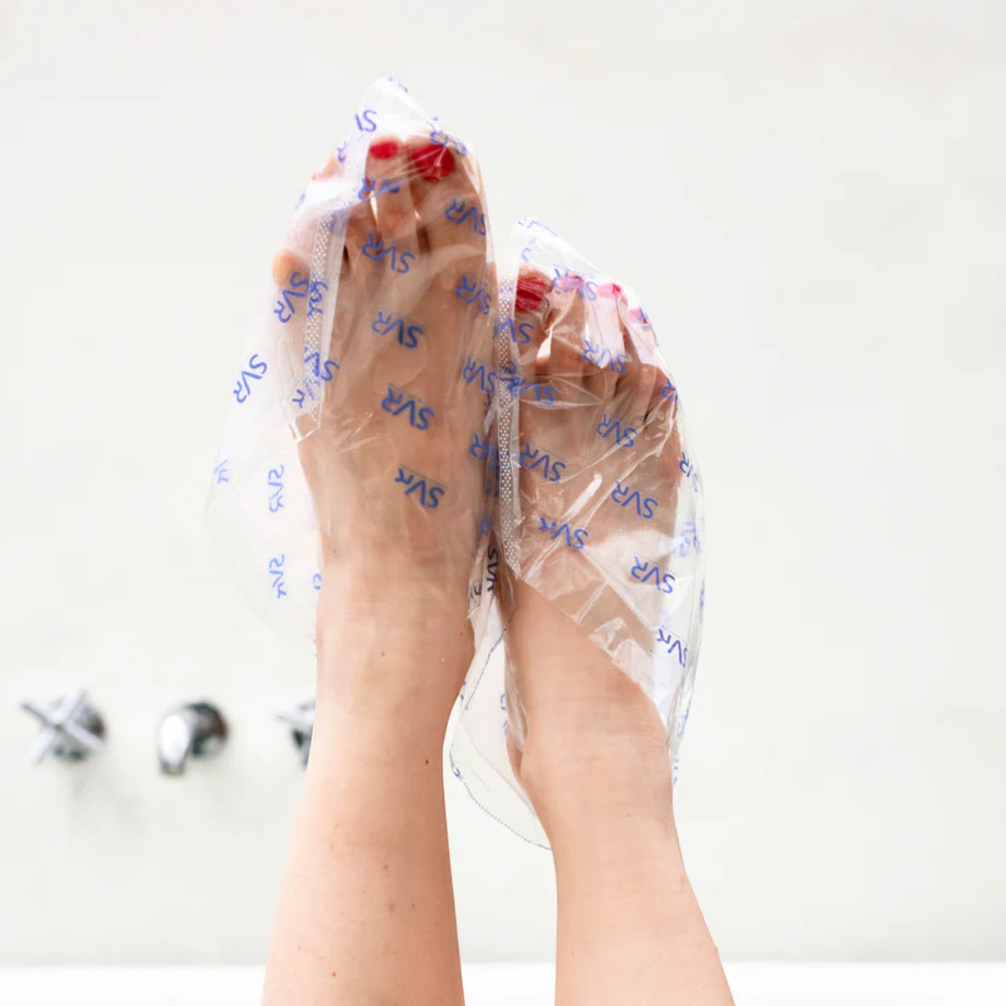 SVR Xérial Peel Exfoliating Foot Mask – 1 Pair